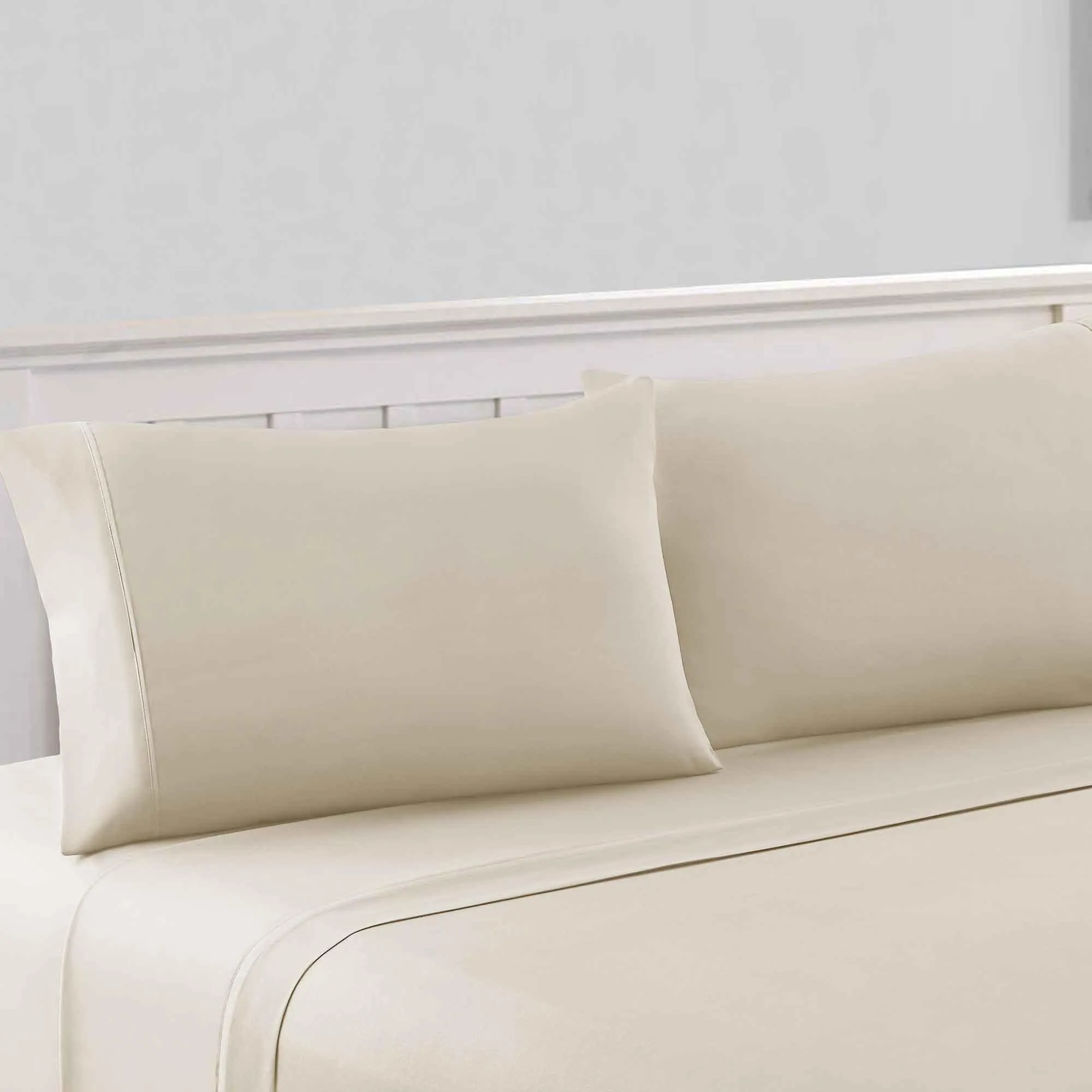 Bezons 4 Piece King Size Microfiber Sheet Set With 1800 Thread Count, Cream