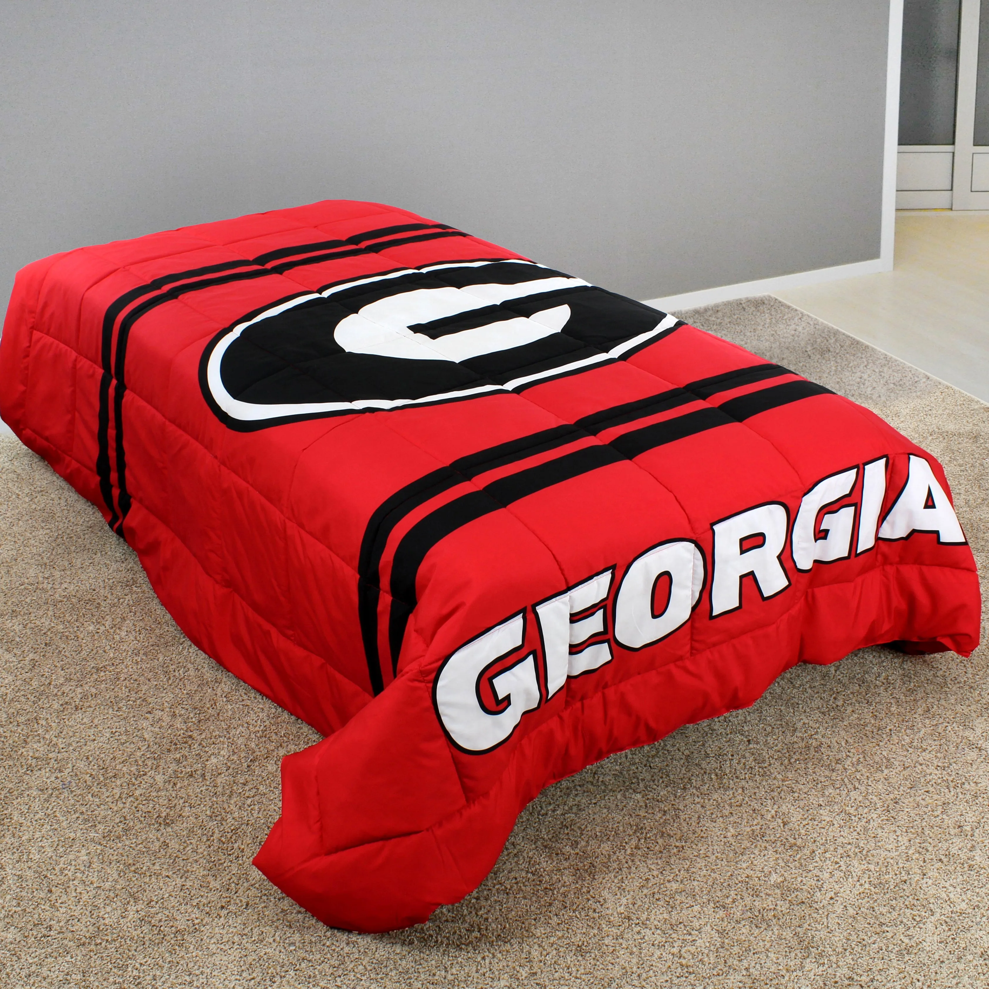 Georgia Bulldogs Reversible Big Logo Soft and Colorful Comforter