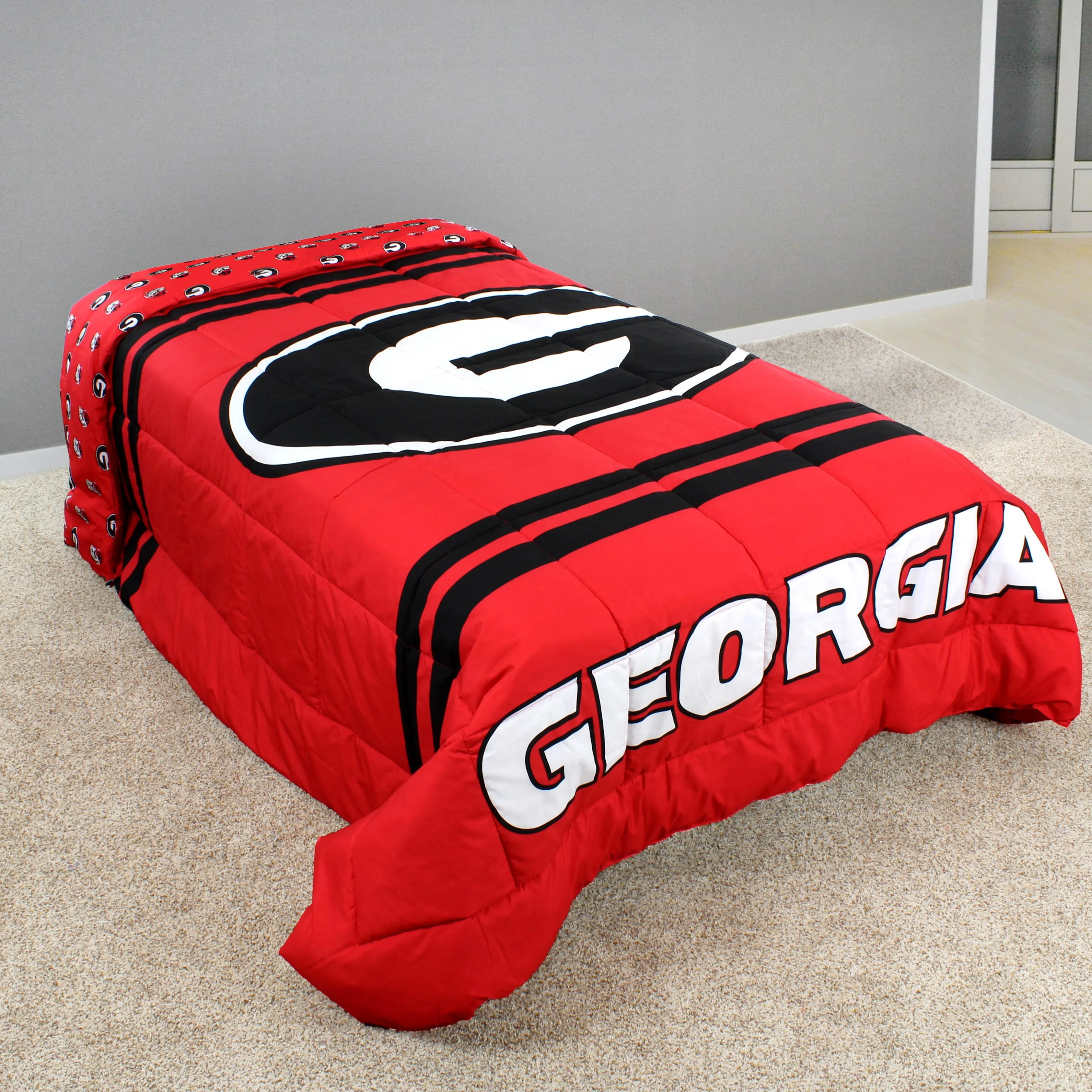 Georgia Bulldogs Reversible Big Logo Soft and Colorful Comforter