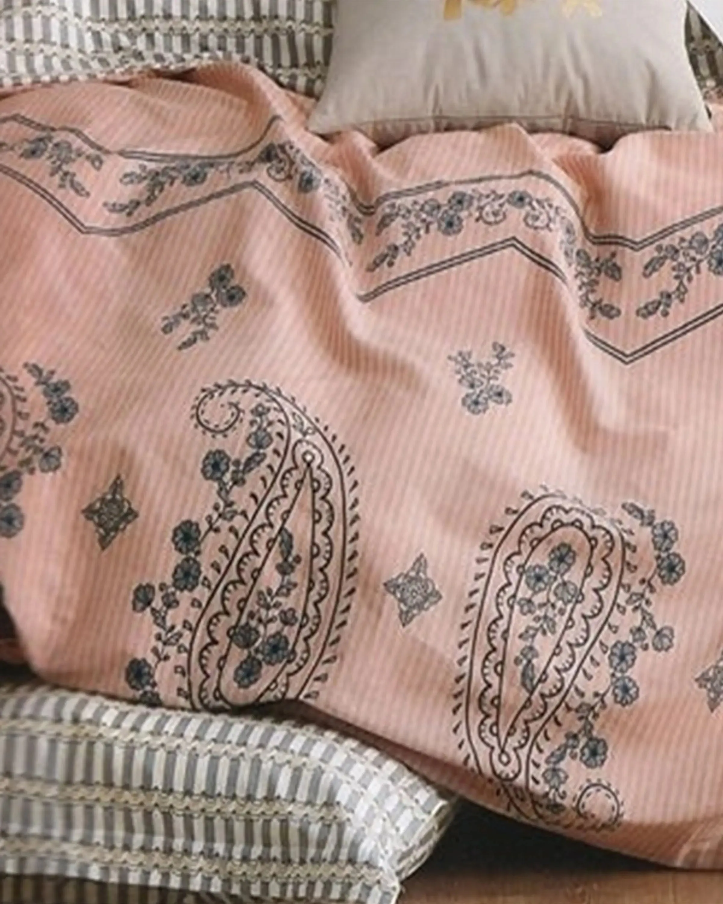 Hiob Pink Printed Bedsheet Set