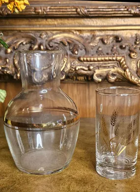 VINTAGE 1960S BEDROOM BATHROOM WATER CARAFE WITH DAINTY GOLD WHEAT TRIMMED GLASS SET