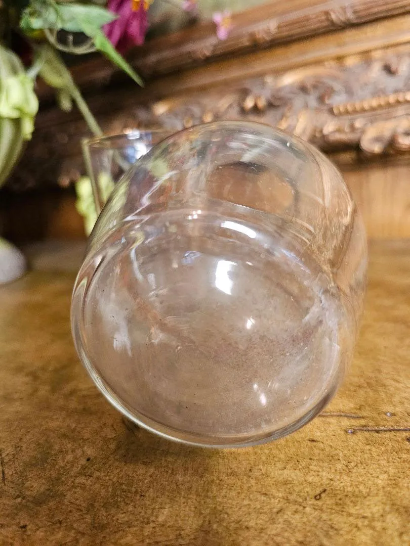 VINTAGE 1960S BEDROOM BATHROOM WATER CARAFE WITH DAINTY GOLD WHEAT TRIMMED GLASS SET